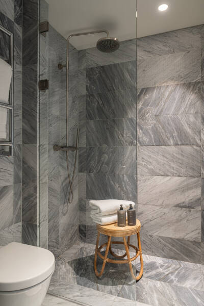 Компактная двухуровневая мансарда в центре Стокгольма (34 кв. м) Компактная двухуровневая мансарда в центре Стокгольма (34 кв. м)