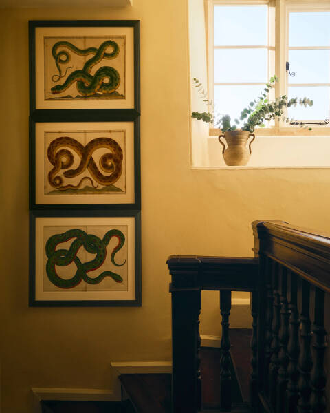 Старинный английский коттедж 18 века с предметами искусства в декоре Старинный английский коттедж 18 века с предметами искусства в декоре