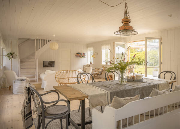 Тёплый и уютный скандинавский интерьер в старом амбаре в Швеции Тёплый и уютный скандинавский интерьер в старом амбаре в Швеции