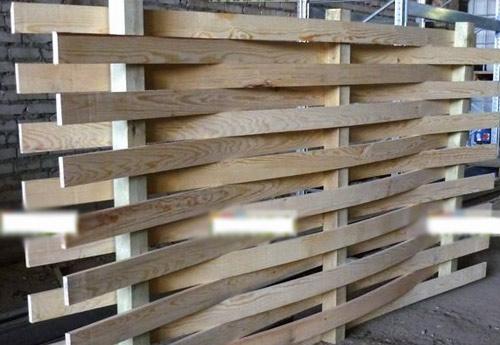 Как сделать плетеный забор из досок Как сделать плетеный забор из досок