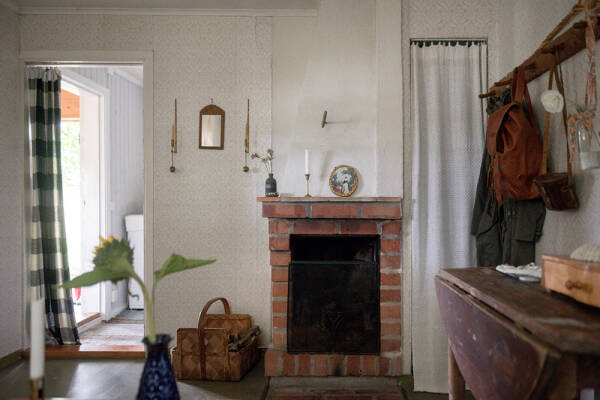 Маленькая шведская дача у озера с душевными интерьерами Маленькая шведская дача у озера с душевными интерьерами