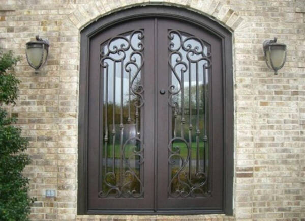 Нестандартное решение: особенности двухстворчатых входных дверей Нестандартное решение: особенности двухстворчатых входных дверей