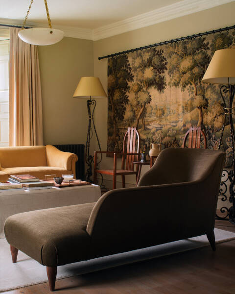 Старинный английский коттедж 18 века с предметами искусства в декоре Старинный английский коттедж 18 века с предметами искусства в декоре