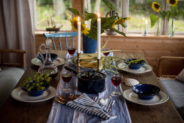 Маленькая шведская дача у озера с душевными интерьерами Маленькая шведская дача у озера с душевными интерьерами