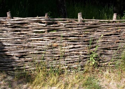 Как сделать забор из веток Как сделать забор из веток