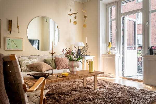 Песочные тона, кирпичная стена и обои: квартира в Гетеборге (91 кв. м) Песочные тона, кирпичная стена и обои: квартира в Гетеборге (91 кв. м)