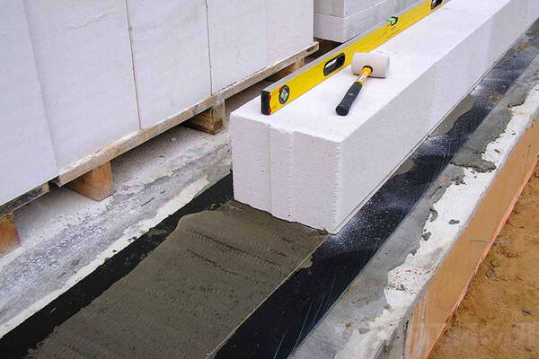 Как правильно укладывать перегородки из газосиликатных блоков: пошаговая инструкция Как правильно укладывать перегородки из газосиликатных блоков: пошаговая инструкция