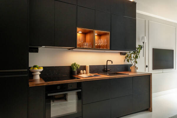 Стильная небольшая квартира в Стокгольме с уютными современными интерьерами (64 кв. м) Стильная небольшая квартира в Стокгольме с уютными современными интерьерами (64 кв. м)