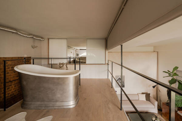 Небольшой лофт в здании старой викторианской школы в Лондоне