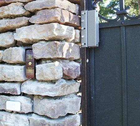 Как правильно врезать замок в калитку из профнастила