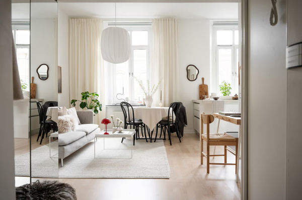 Маленькая вартира в Гетеборге с мягкими интерьерами и антресолью (30 кв. м) Маленькая вартира в Гетеборге с мягкими интерьерами и антресолью (30 кв. м)