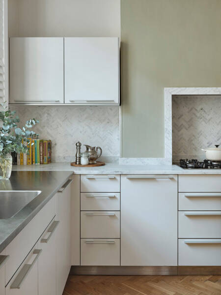 Оливковые стены и обилие декора: дом в Лондоне Оливковые стены и обилие декора: дом в Лондоне