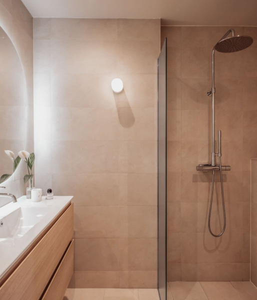 Небольшая, но стильная и роскошная квартира в молочных тонах в Стокгольме (47 кв. м) Небольшая, но стильная и роскошная квартира в молочных тонах в Стокгольме (47 кв. м)