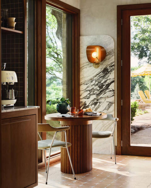 Элегантный mid century на фоне природы: новый проект Джоанны и Чипа Гейнс Элегантный mid century на фоне природы: новый проект Джоанны и Чипа Гейнс