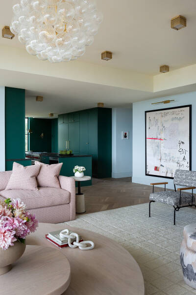 Свежие цвета и модный декор в дизайне квартиры в Лас-Вегасе Свежие цвета и модный декор в дизайне квартиры в Лас-Вегасе