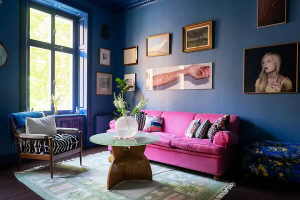 Интерьер не для всех: синяя квартира с красными дверями в Стокгольме (67 кв. м) Интерьер не для всех: синяя квартира с красными дверями в Стокгольме (67 кв. м)
