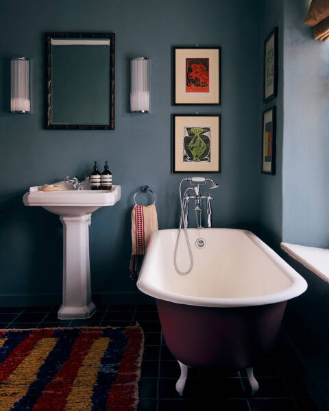 Старинный английский коттедж 18 века с предметами искусства в декоре Старинный английский коттедж 18 века с предметами искусства в декоре