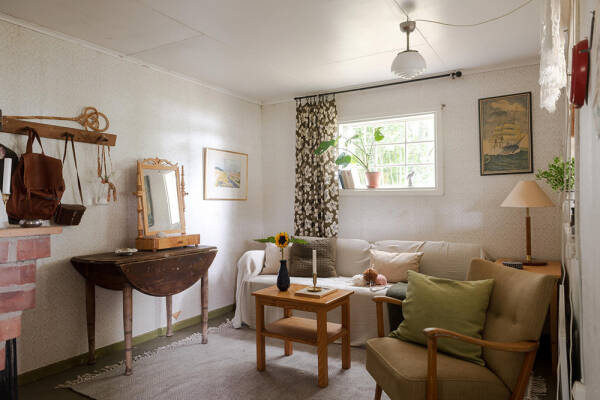 Маленькая шведская дача у озера с душевными интерьерами Маленькая шведская дача у озера с душевными интерьерами