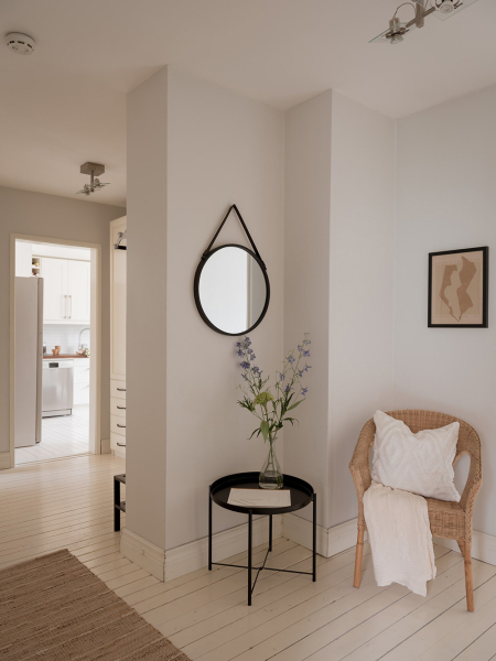 Мягкий интерьер с обоями в Швеции (90 кв. м)