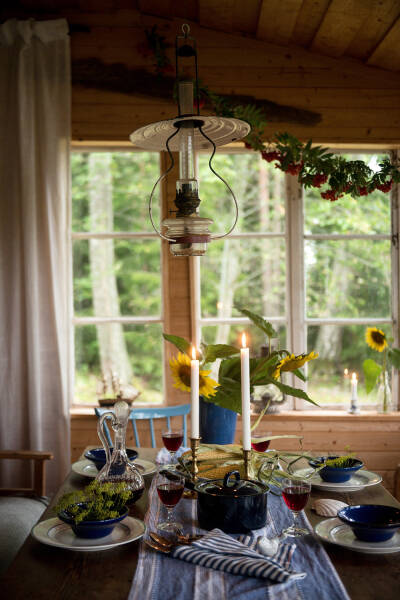 Маленькая шведская дача у озера с душевными интерьерами Маленькая шведская дача у озера с душевными интерьерами