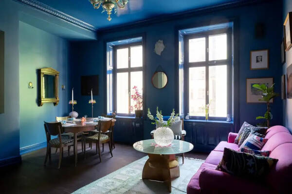 Интерьер не для всех: синяя квартира с красными дверями в Стокгольме (67 кв. м) Интерьер не для всех: синяя квартира с красными дверями в Стокгольме (67 кв. м)