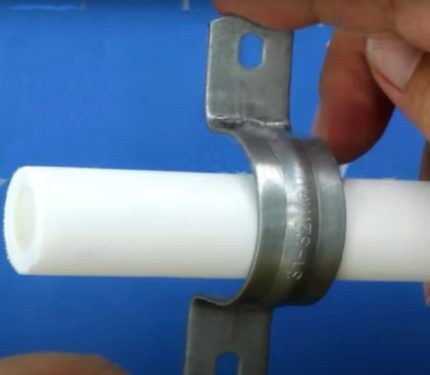 Рулонные шторы своими руками: пошаговая инструкция + нюансы выбора ткани и варианта скручивания Рулонные шторы своими руками: пошаговая инструкция + нюансы выбора ткани и варианта скручивания