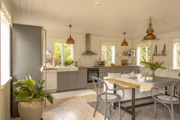 Тёплый и уютный скандинавский интерьер в старом амбаре в Швеции Тёплый и уютный скандинавский интерьер в старом амбаре в Швеции