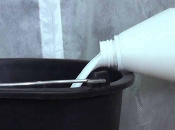 Нужно ли грунтовать стены перед поклейкой обоев Нужно ли грунтовать стены перед поклейкой обоев