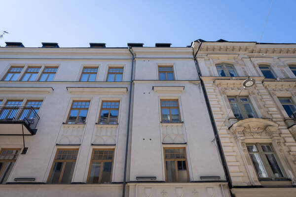 Компактная двухуровневая мансарда в центре Стокгольма (34 кв. м) Компактная двухуровневая мансарда в центре Стокгольма (34 кв. м)