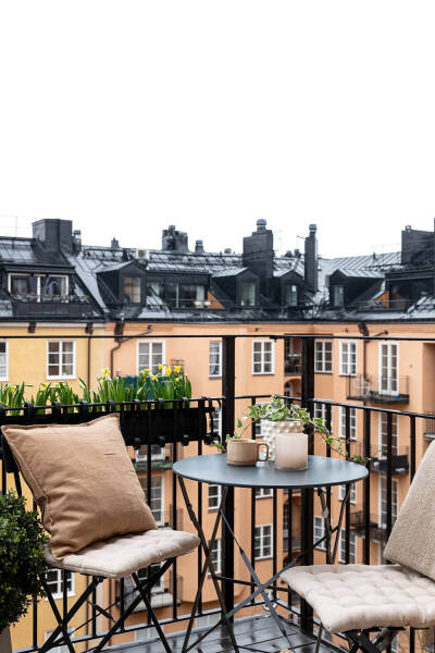 Серый потолок и библиотека: элегантная квартира с изюминкой в Стокгольме (69 кв. м) Серый потолок и библиотека: элегантная квартира с изюминкой в Стокгольме (69 кв. м)