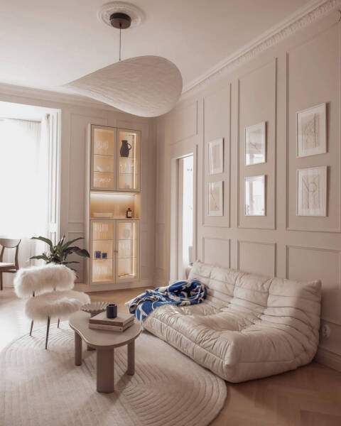 Небольшая, но стильная и роскошная квартира в молочных тонах в Стокгольме (47 кв. м) Небольшая, но стильная и роскошная квартира в молочных тонах в Стокгольме (47 кв. м)