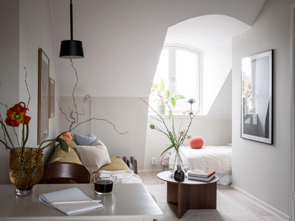 Чудеса компактности: крошечная мансардная квартира студента в Швеции (21 кв. м) Чудеса компактности: крошечная мансардная квартира студента в Швеции (21 кв. м)