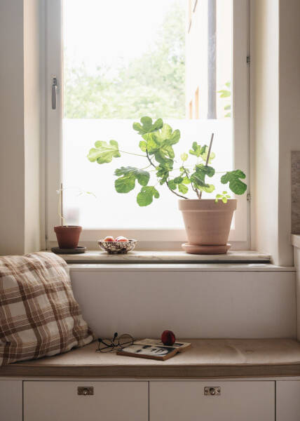 Арочные окна и тёплые оттенки: квартира на первом этаже в Стокгольме (66 кв. м) Арочные окна и тёплые оттенки: квартира на первом этаже в Стокгольме (66 кв. м)