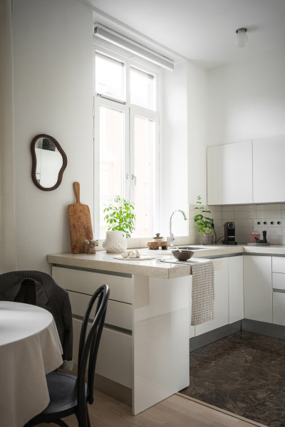 Маленькая вартира в Гетеборге с мягкими интерьерами и антресолью (30 кв. м) Маленькая вартира в Гетеборге с мягкими интерьерами и антресолью (30 кв. м)