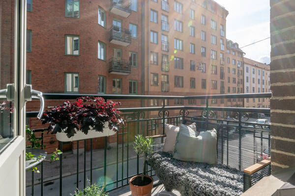 Песочные тона, кирпичная стена и обои: квартира в Гетеборге (91 кв. м) Песочные тона, кирпичная стена и обои: квартира в Гетеборге (91 кв. м)