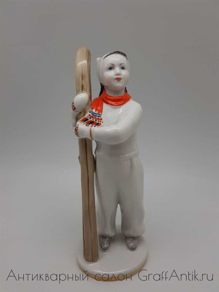 Рассмотрим особенности статуэток изготовленных на Ленинградском фарфоровом заводе (Императорский фарфоровый завод) и сделаем обзор самых популярных моделей Рассмотрим особенности статуэток изготовленных на Ленинградском фарфоровом заводе (Императорский фарфоровый завод) и сделаем обзор самых популярных моделей