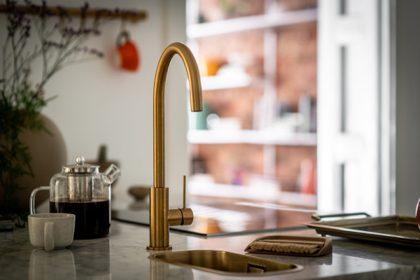 Песочные тона, кирпичная стена и обои: квартира в Гетеборге (91 кв. м) Песочные тона, кирпичная стена и обои: квартира в Гетеборге (91 кв. м)