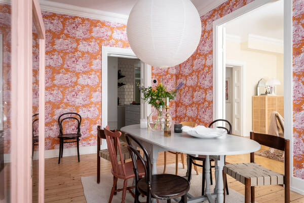 Песочные тона, кирпичная стена и обои: квартира в Гетеборге (91 кв. м) Песочные тона, кирпичная стена и обои: квартира в Гетеборге (91 кв. м)