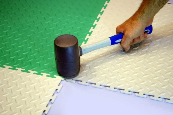 Виды модульных ПВХ плиток для пола: лучшие модели, правила монтажа Виды модульных ПВХ плиток для пола: лучшие модели, правила монтажа