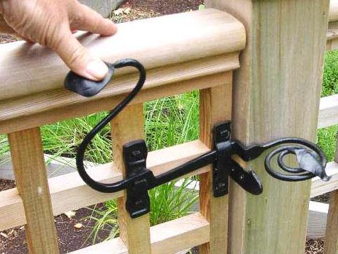 Как сделать задвижку на калитку Как сделать задвижку на калитку