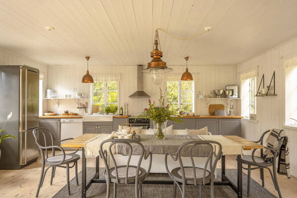 Тёплый и уютный скандинавский интерьер в старом амбаре в Швеции Тёплый и уютный скандинавский интерьер в старом амбаре в Швеции