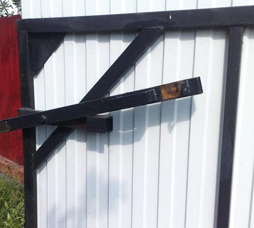 Как сделать задвижку на калитку Как сделать задвижку на калитку