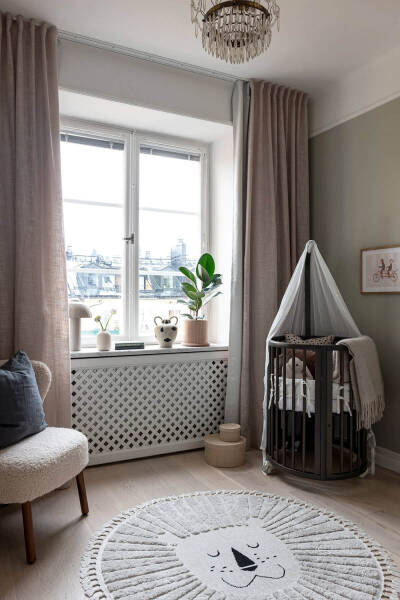 Серый потолок и библиотека: элегантная квартира с изюминкой в Стокгольме (69 кв. м) Серый потолок и библиотека: элегантная квартира с изюминкой в Стокгольме (69 кв. м)