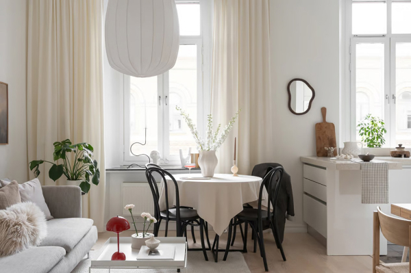 Маленькая вартира в Гетеборге с мягкими интерьерами и антресолью (30 кв. м) Маленькая вартира в Гетеборге с мягкими интерьерами и антресолью (30 кв. м)