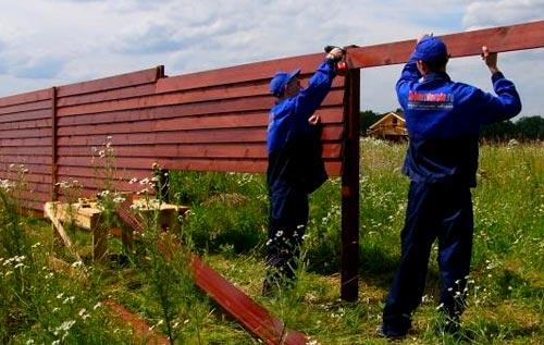 Строительство деревянных заборов лесенкой Строительство деревянных заборов лесенкой