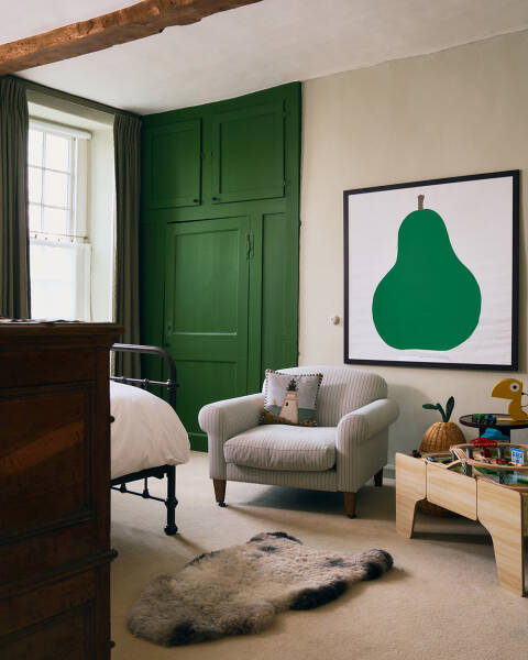 Старинный английский коттедж 18 века с предметами искусства в декоре Старинный английский коттедж 18 века с предметами искусства в декоре