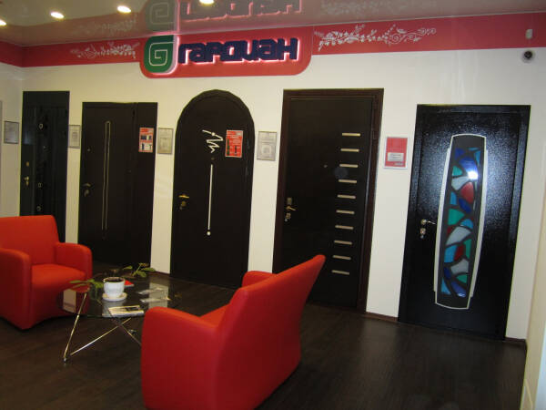 Обзор разновидностей входных дверей Обзор разновидностей входных дверей