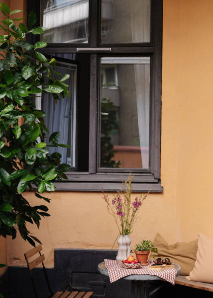 Арочные окна и тёплые оттенки: квартира на первом этаже в Стокгольме (66 кв. м) Арочные окна и тёплые оттенки: квартира на первом этаже в Стокгольме (66 кв. м)