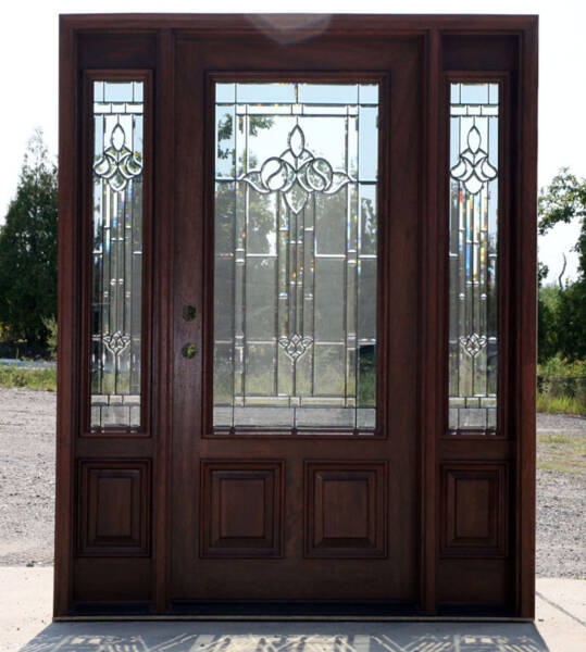 Преимущества использования входных дверей со стеклом Преимущества использования входных дверей со стеклом