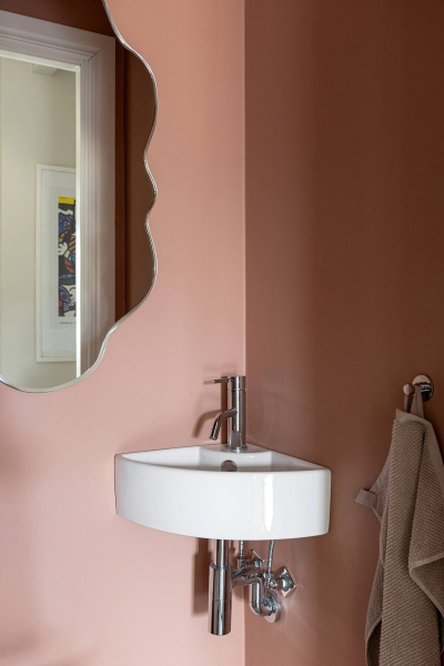 Серый потолок и библиотека: элегантная квартира с изюминкой в Стокгольме (69 кв. м) Серый потолок и библиотека: элегантная квартира с изюминкой в Стокгольме (69 кв. м)